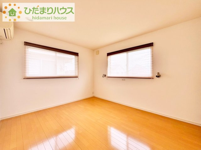 【寝室】 | 龍ケ崎市藤ケ丘6丁目　中古戸建 | 広めの主寝室は、ベッドの他にもパソコンデスクやドレッサーなども置けちゃいます(*^-^*)