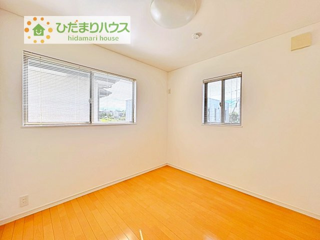 【洋室】 | 龍ケ崎市藤ケ丘6丁目　中古戸建 | 窓が多く、明るい空間を演出してくれます(*^^*)