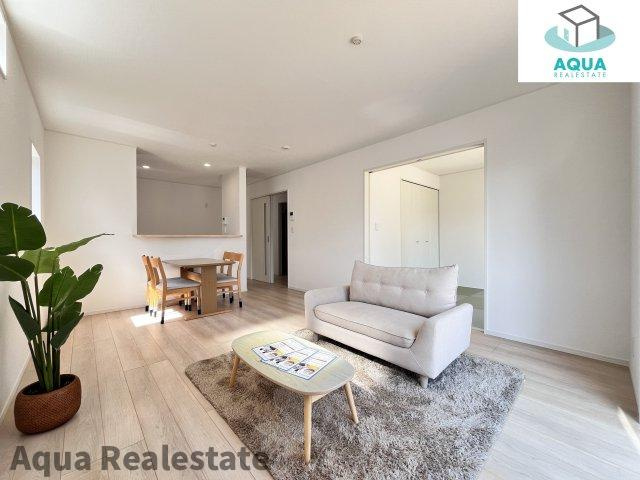 高松市太田下町の新築一戸建の居間・リビング|おしゃれなリビングです