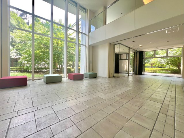 アイムふじみ野タワー東館のエントランス