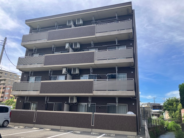 ペアーフィールドＢの外観