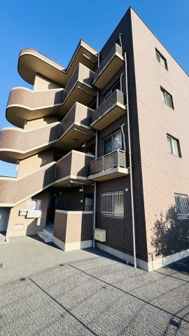 ペアーフィールドＢの外観