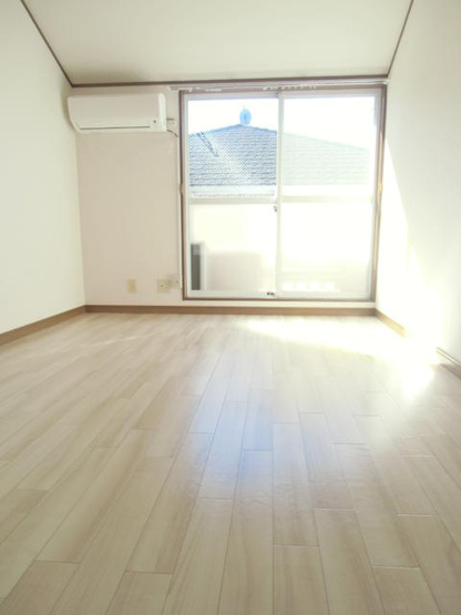 【居間・リビング】 | レストハイツ | 陽当り良好　※写真は別部屋