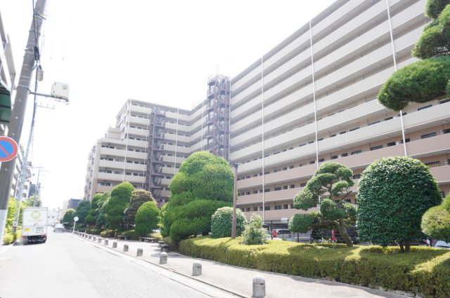 エフローレ新越谷ロイヤルガーデンの外観