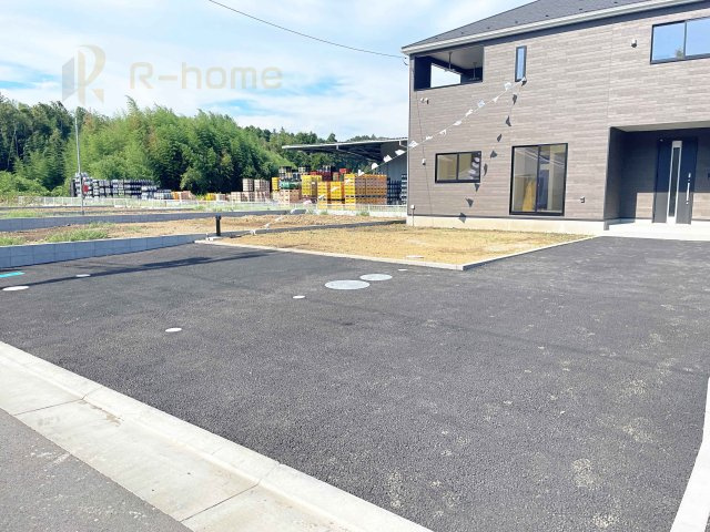 水戸市河和田町第3　新築戸建て　25号棟の駐車場|カースペースは3台完備。ゲスト用のスペースも確保できますね♪