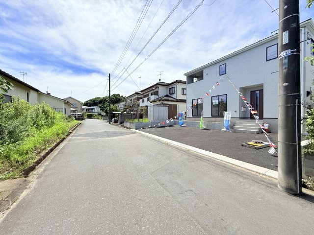 つくば市自由ケ丘第8　新築戸建て　1号棟の前面道路含む現地写真