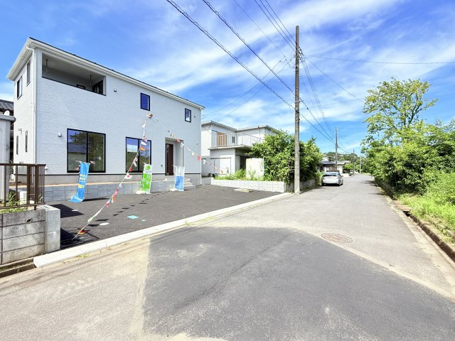 つくば市自由ケ丘第8　新築戸建て　1号棟の前面道路含む現地写真
