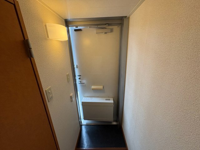 レオパレスフラワーヒルⅡの玄関