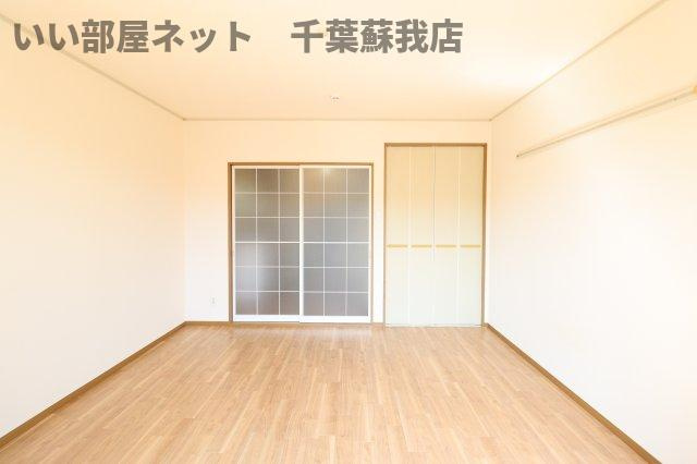 コートグレイスの居間・リビング|こちらのリビングで趣味の時間をお楽しみください