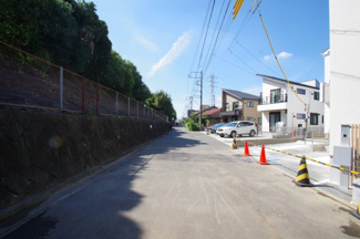 【前面道路含む現地写真】