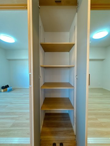 【収納】 | 小倉スカイマンション☆仲介手数料無料☆ | ふとしたスペースに、活かされた収納。生活を支えるのはこんな気遣い。