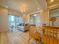 【居間・リビング】 | 小倉スカイマンション☆仲介手数料無料☆ | 笑い声だったり、楽し気なコミュニケーションって空間が大きく影響する。この空間はそいういうの生みそうじゃないですか？