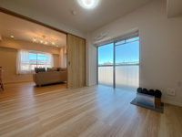 【洋室】 | 小倉スカイマンション☆仲介手数料無料☆ | 仕切りを開ければ、リビングとダイニングがどーんと広がる開放空間。