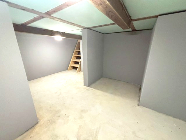 下伊敷１丁目　新築戸建てのその他|床下収納は広くてたっぷり収納できるのが魅力。アウトドア用品などの収納やちょっとした隠れ家におすすめ！