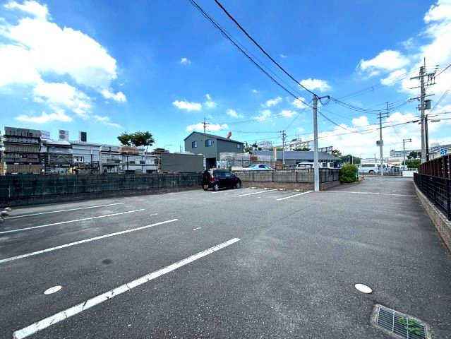 レオパレス外環富田林の駐車場