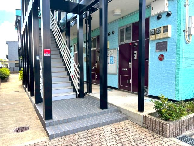 レオパレス外環富田林のエントランス