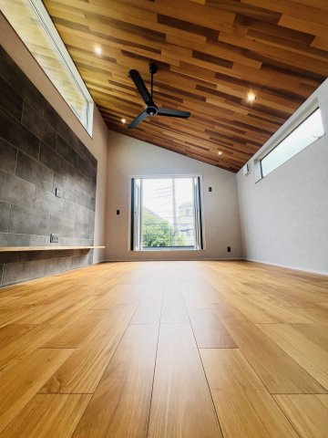 HILLSIDE CANVAS｜暮らしを描く、逗子の高台の洋室