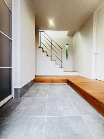 HILLSIDE CANVAS｜暮らしを描く、逗子の高台の玄関