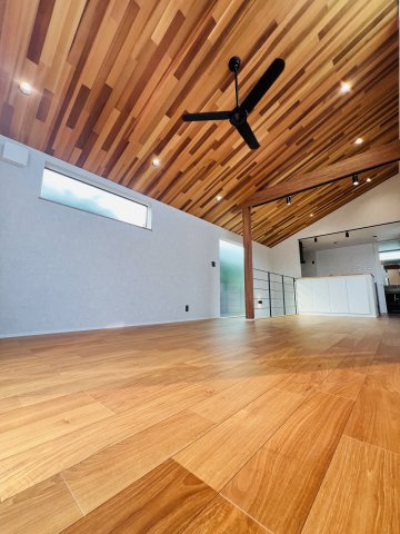 HILLSIDE CANVAS｜暮らしを描く、逗子の高台の洋室