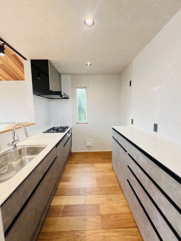 HILLSIDE CANVAS｜暮らしを描く、逗子の高台のキッチン