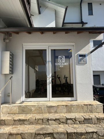 サンビルダー岡本のエントランス