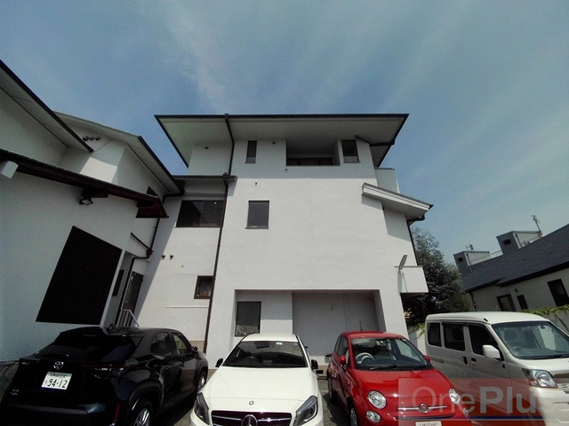 サンビルダー岡本の周辺