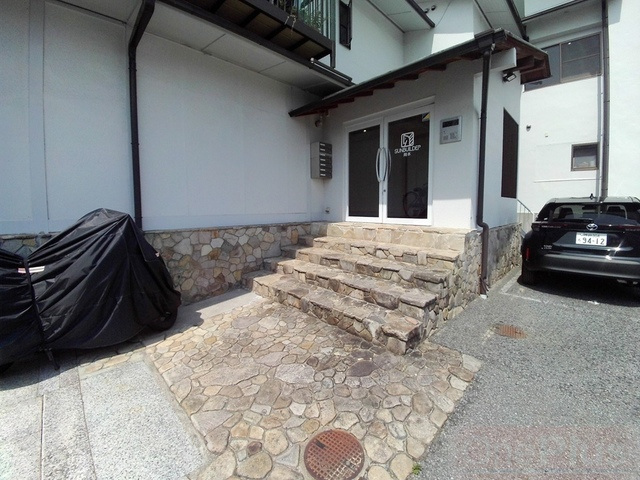 サンビルダー岡本のエントランス