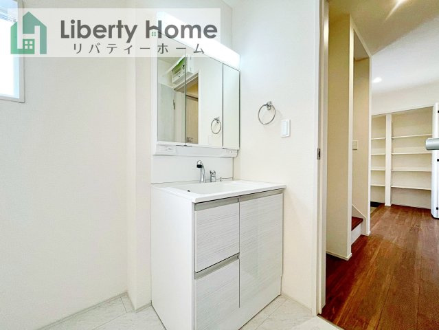 水戸市見川12期　新築戸建　5号棟の独立洗面台