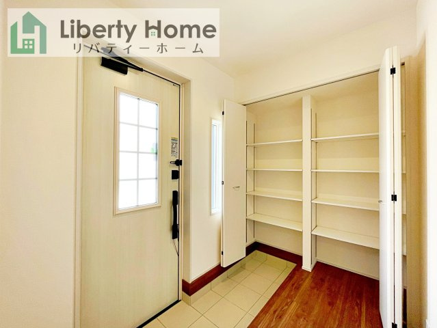 水戸市見川12期　新築戸建　5号棟の玄関