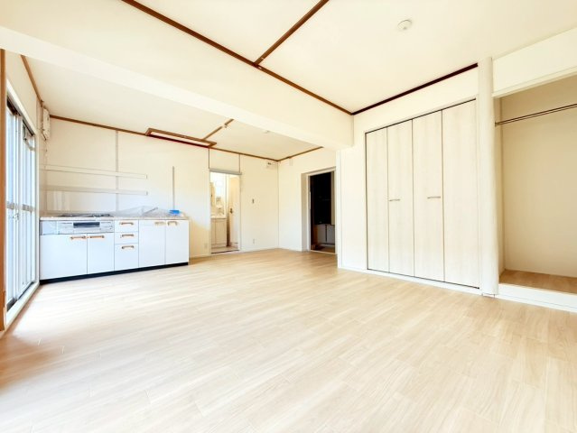 明石貴崎鉄筋住宅10号棟の居間・リビング