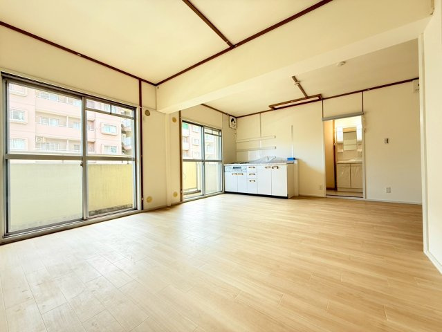 明石貴崎鉄筋住宅10号棟の居間・リビング