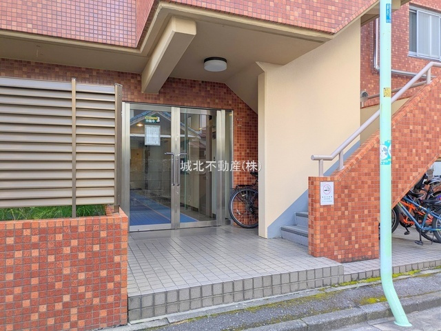 モナークマンション第2方南B棟のエントランス