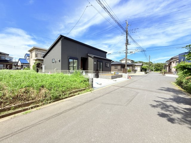 つくば市自由ケ丘24-1期　新築戸建て　1号棟の前面道路含む現地写真