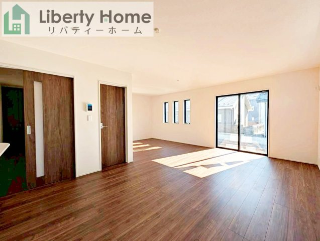 水戸市見川12期　新築戸建　1号棟の前面道路含む現地写真