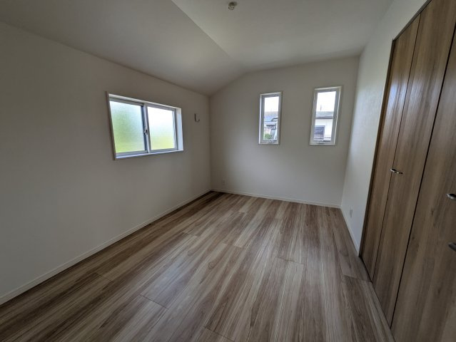 お子様育てる環境としては抜群！庭ある【旭区上白根２丁目】新築戸建の洋室|洋室です