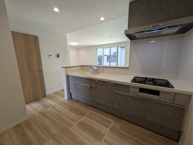 お子様育てる環境としては抜群！庭ある【旭区上白根２丁目】新築戸建のキッチン|使いやすいキッチンです