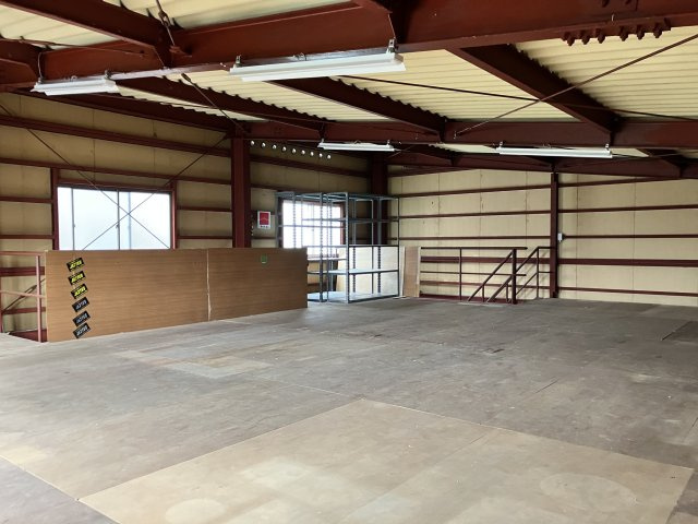 吉根二丁目倉庫付事務所の居間・リビング