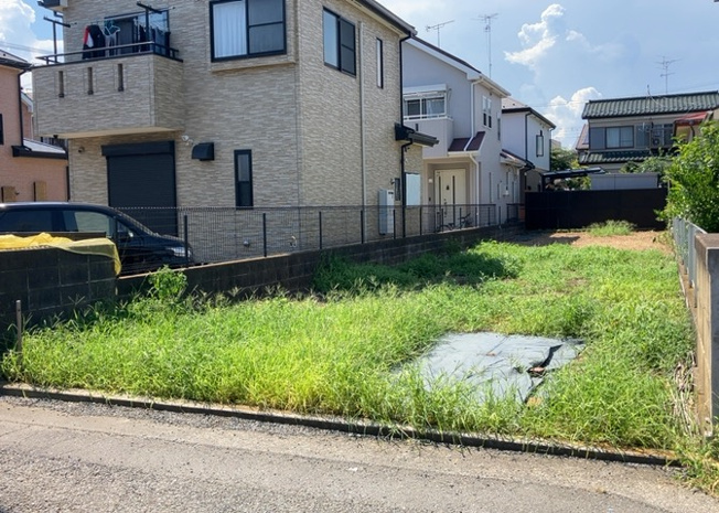 【外観】 | 土地の形が極端に長細かったり、狭小地、あるいは道路との高低差がある傾斜地だった場合、後々売ろうとしても買い手がつかない場合もあります。後々、売却することになった時に価値の下がらない土地を選びましょう。