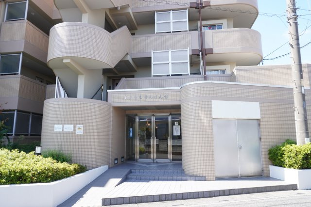 エクセルせんげん台のエントランス