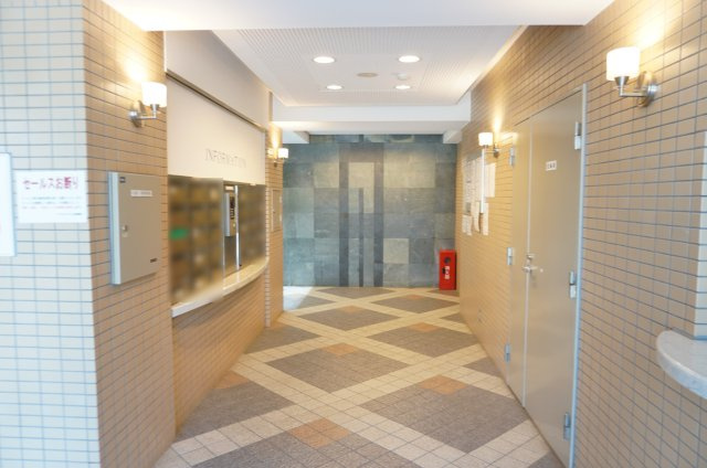 エクセルせんげん台のエントランス