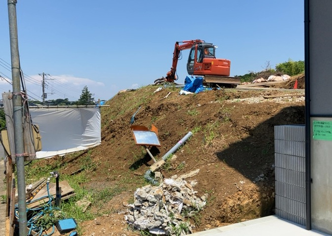 【外観】 | 土地購入を検討されている場合、境界杭がない状態で購入してしまうと境界確定測量をする必要があり、費用がかかります。購入の前に、売主、隣土地所有者立ち合いのもと境界を確定し境界杭を設置するのがベストです。