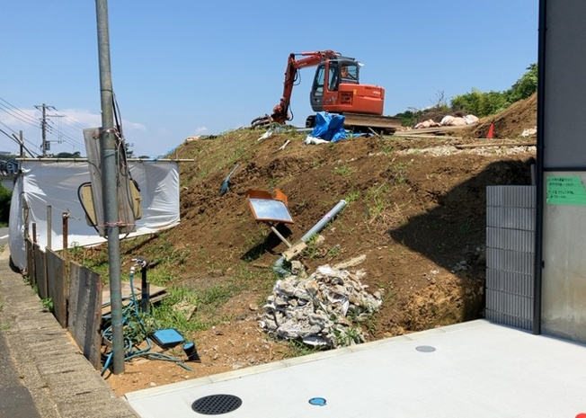 【外観】 | 家を建てる前提で土地を探している場合、地盤の丈夫さは譲れない条件の一つです。地盤が脆弱だと追加工事が必要となります。また、過去に地盤沈下や液状化現象を起こした土地は、できるだけ避けた方がいいでしょう。