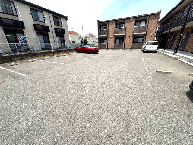 レオネクストＡＺＡＬＥＡの駐車場
