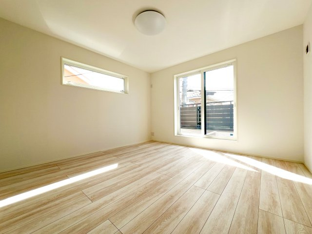 新築分譲［ミラクラス磯辺］の洋室|【B号棟】８．０帖居室
ウォークインクローゼット付きなので、収納力up