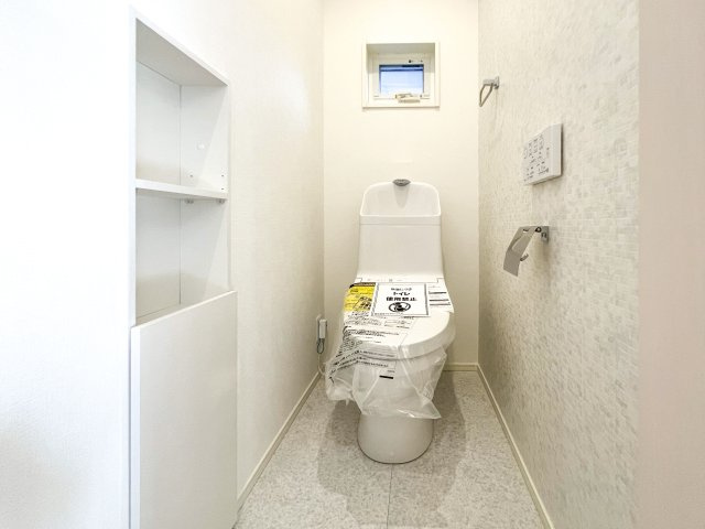 新築分譲［ミラクラス磯辺］のトイレ|お掃除のしやすさを究めたフチなし形状「スゴフチ」を採用