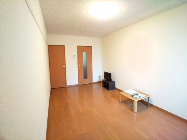 レオパレス富田林西の寝室