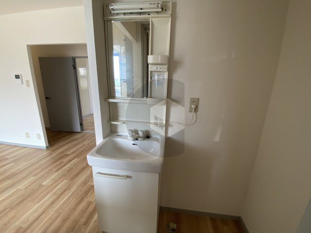 サンビレッジ東大阪の独立洗面台