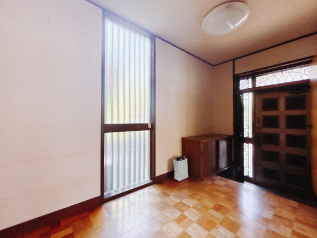 【中古戸建】渋川市金井の玄関|■玄関｜毎日の「いってらっしゃい」や「お帰りなさい」を大切なご家族と過ごす玄関は〈使いやすさ〉を追求しております。