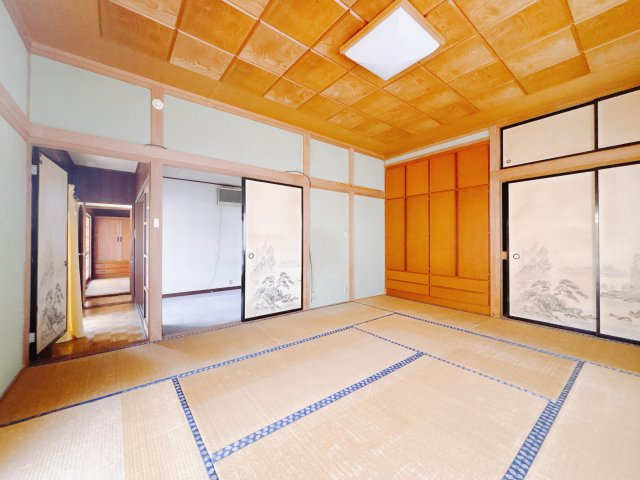 【中古戸建】渋川市金井の和室|■2階和室｜休日のちょっとしたお昼寝にもぴったり！優しい畳の香りが楽しめます♪