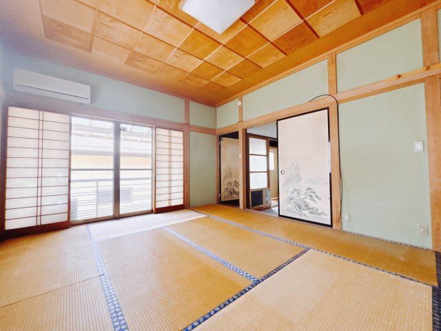 【中古戸建】渋川市金井の和室|■2階和室｜のんびりと落ち着きのある和室は、客間やお子様のお昼寝スペースとしても活躍します♪